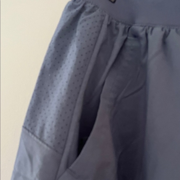 Under Armour Women's Dark Blue Athletic Shorts Size medium - Picture 8 of 8